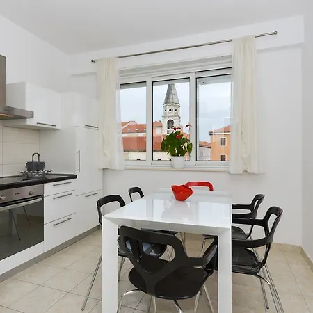 Apartament Forum *