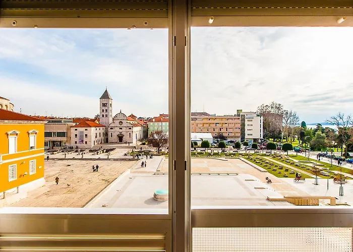 로만 포럼 아파트먼츠 *