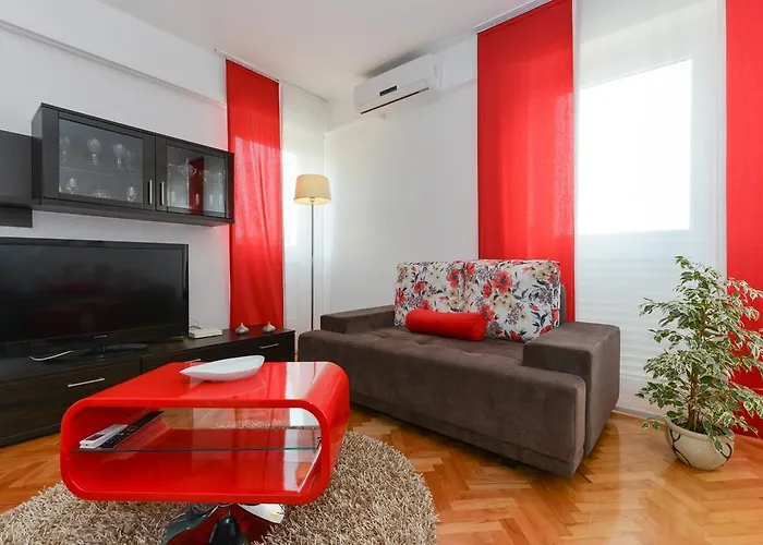 로만 포럼 아파트먼츠 아파트 *