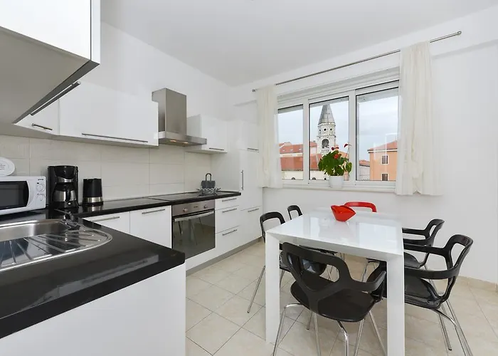 로만 포럼 아파트먼츠 아파트 *